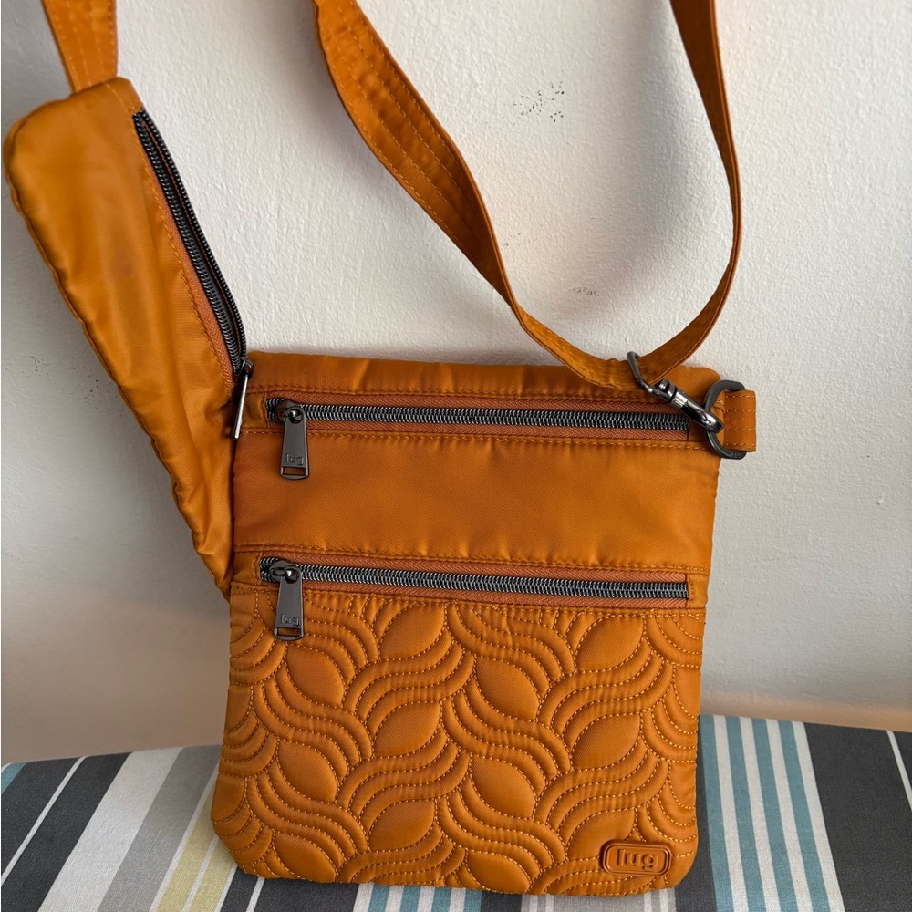 Lug crossbody bag